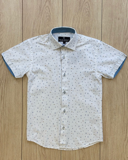 Short-sleeve shirt with a subtle pattern on a wooden surface
